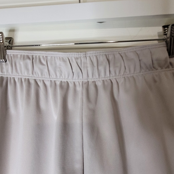 * Nike Women's MidRise DriFIT Attack Foldover Training Shorts Light Grey Size XL - Picture 10 of 15